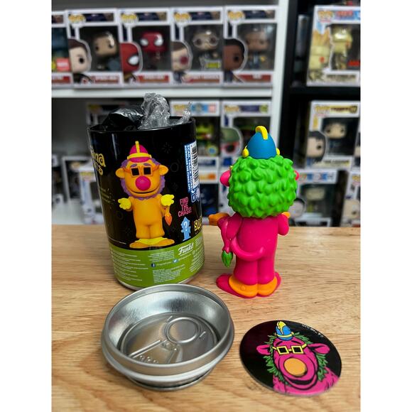OFFICIAL WONDERCON STICKER CHASE LE BLACKLIGHT Drooper Banana Splits Funko Soda - Picture 2 of 2